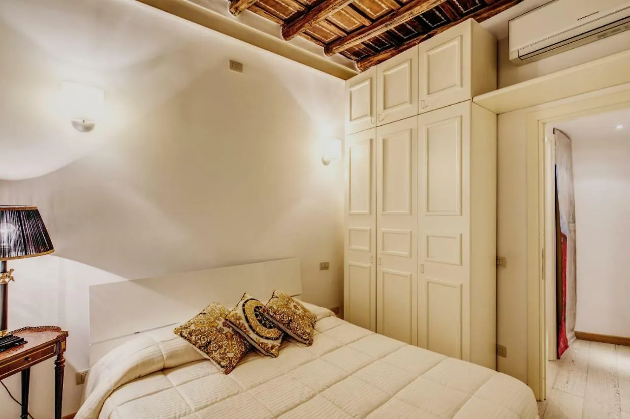 Apartment Ferienwohnung Portico D'Ottavia Rom Italien